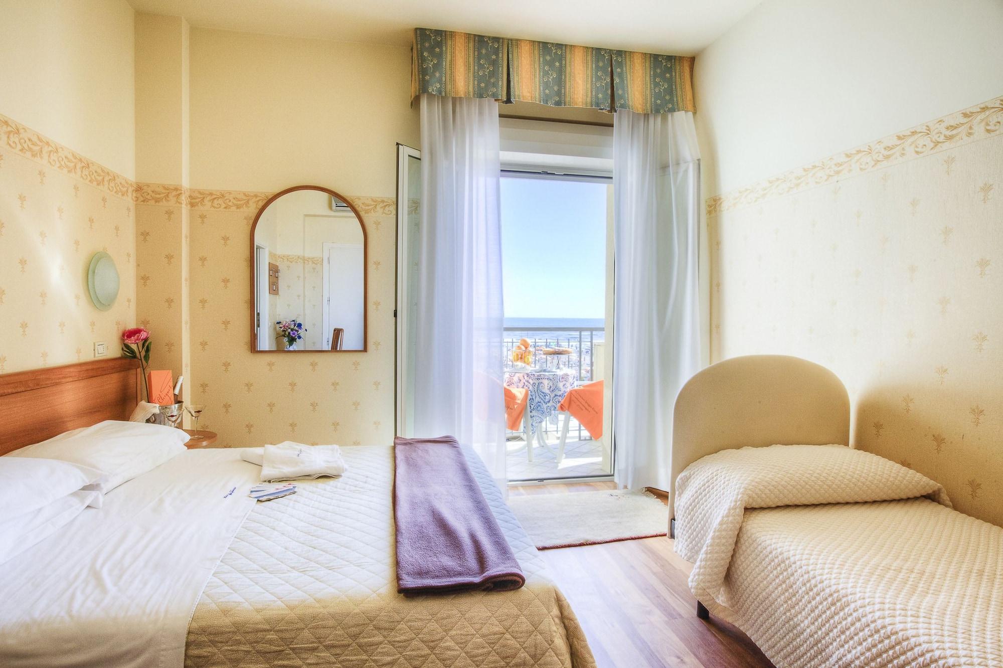 Hotel San Francisco Spiaggia Rimini Esterno foto