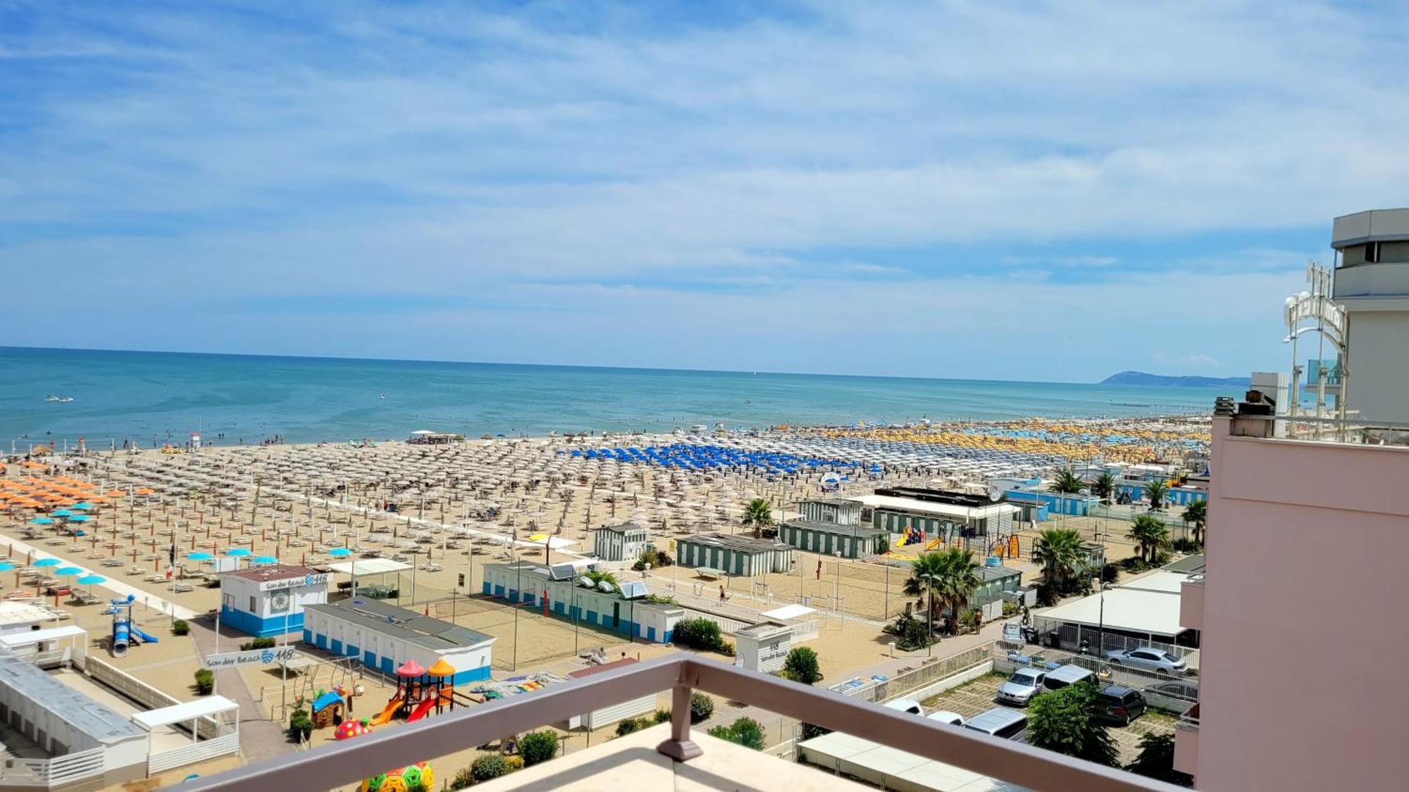 Hotel San Francisco Spiaggia Rimini Esterno foto