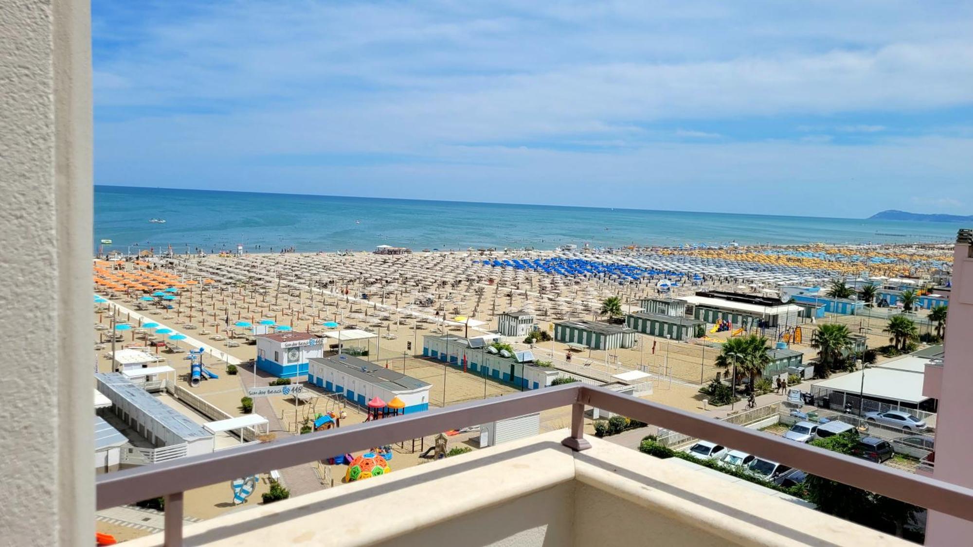 Hotel San Francisco Spiaggia Rimini Esterno foto