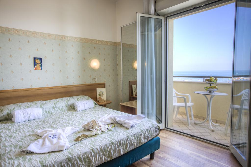 Hotel San Francisco Spiaggia Rimini Esterno foto