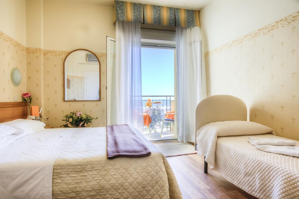 Hotel San Francisco Spiaggia Rimini Esterno foto