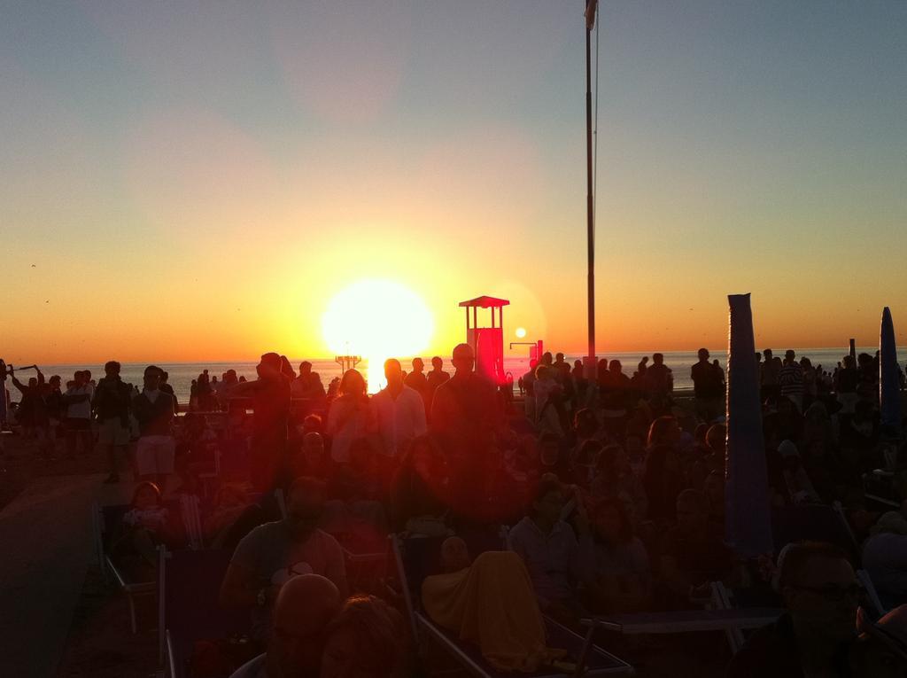 Hotel San Francisco Spiaggia Rimini Esterno foto