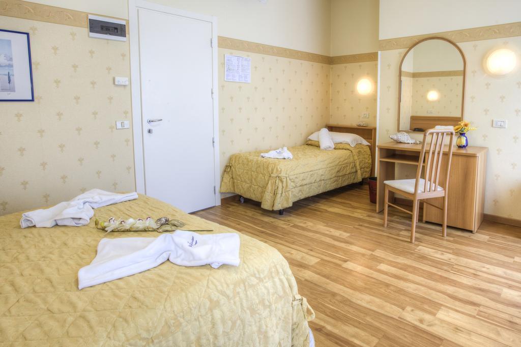 Hotel San Francisco Spiaggia Rimini Esterno foto