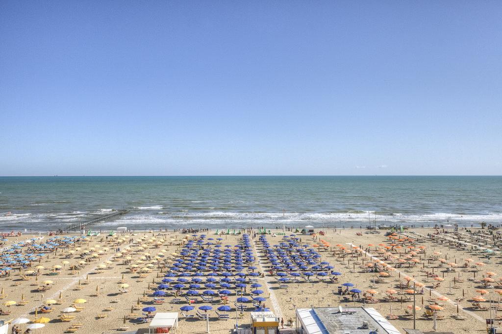 Hotel San Francisco Spiaggia Rimini Esterno foto
