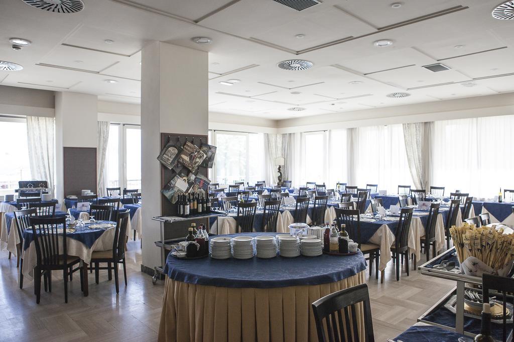 Hotel San Francisco Spiaggia Rimini Esterno foto