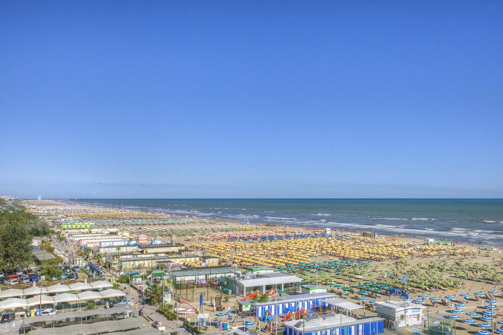 Hotel San Francisco Spiaggia Rimini Esterno foto