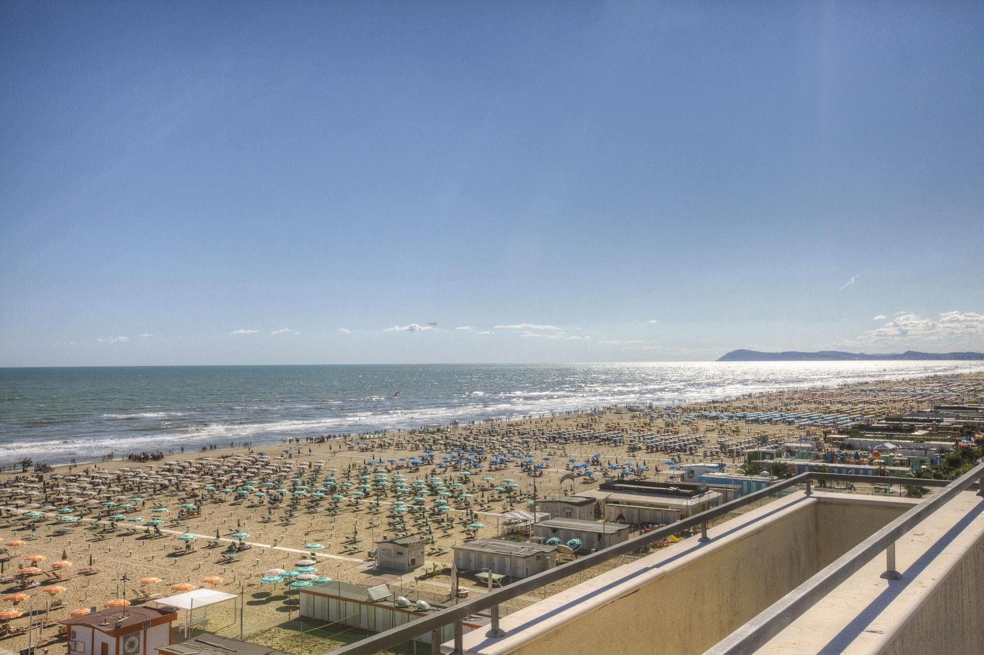 Hotel San Francisco Spiaggia Rimini Esterno foto